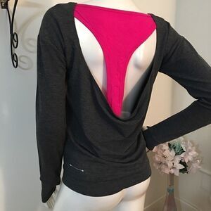 Fit To Wander Thumb hole open back active top